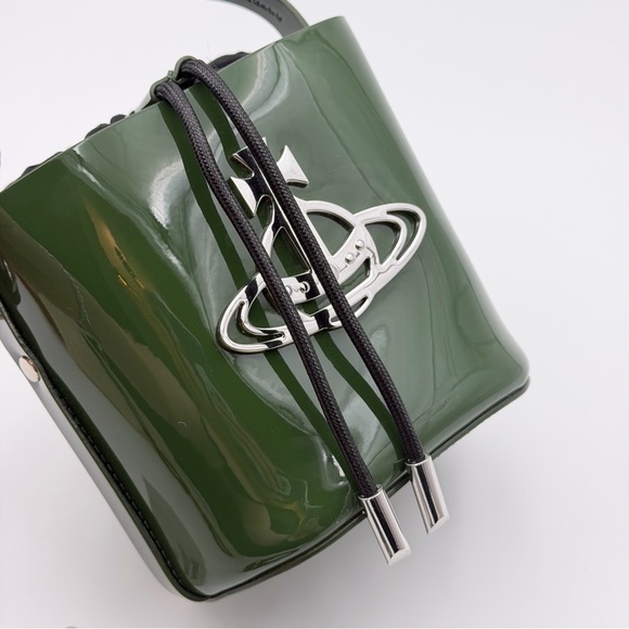 VIVIENNE WESTWOOD DAISY PATENT LEATHER BUCKET BAG – GREEN - Picture 6 of 9